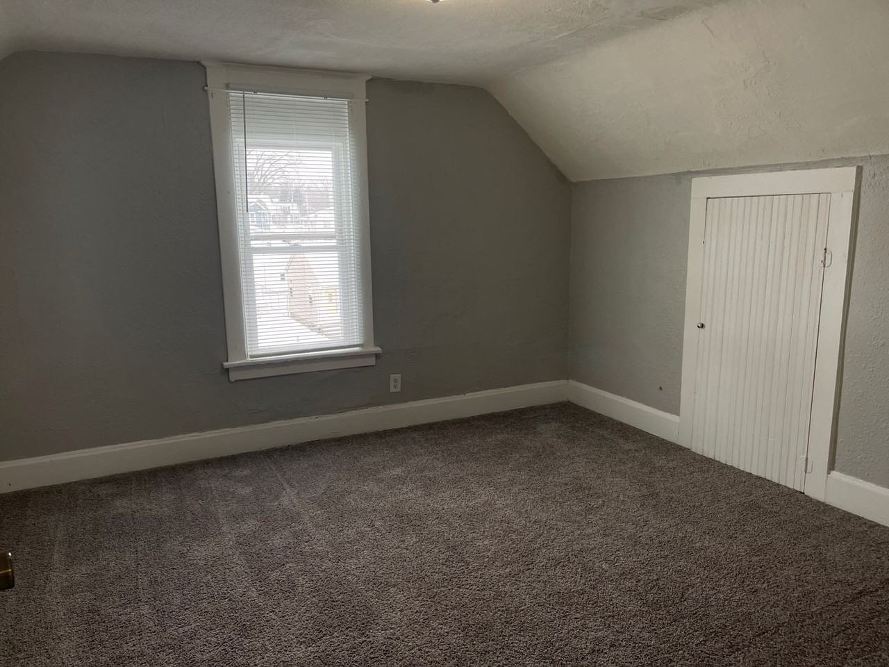 147 6th St - Photo 5 of 8