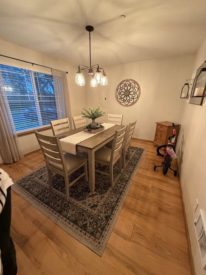 2473 Mcneil St - Photo 3 of 25
