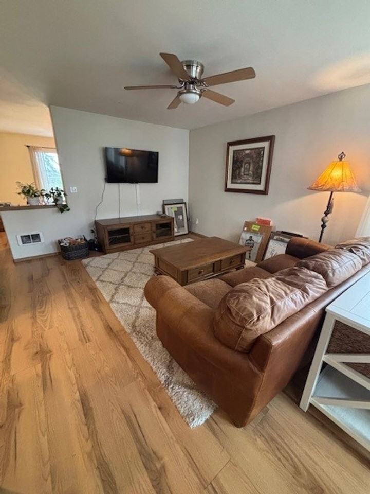 2473 Mcneil St - Photo 5 of 25