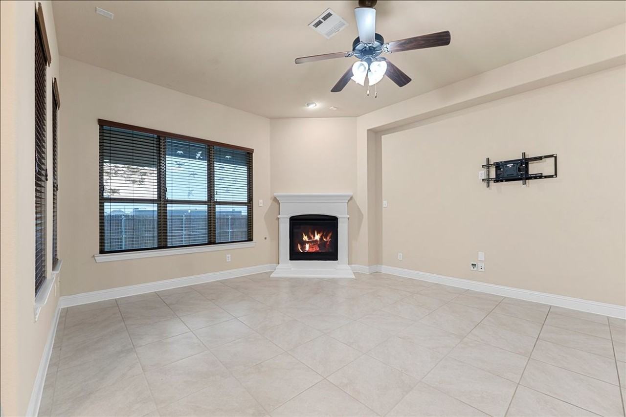 308 Fisk Ln - Photo 3 of 40