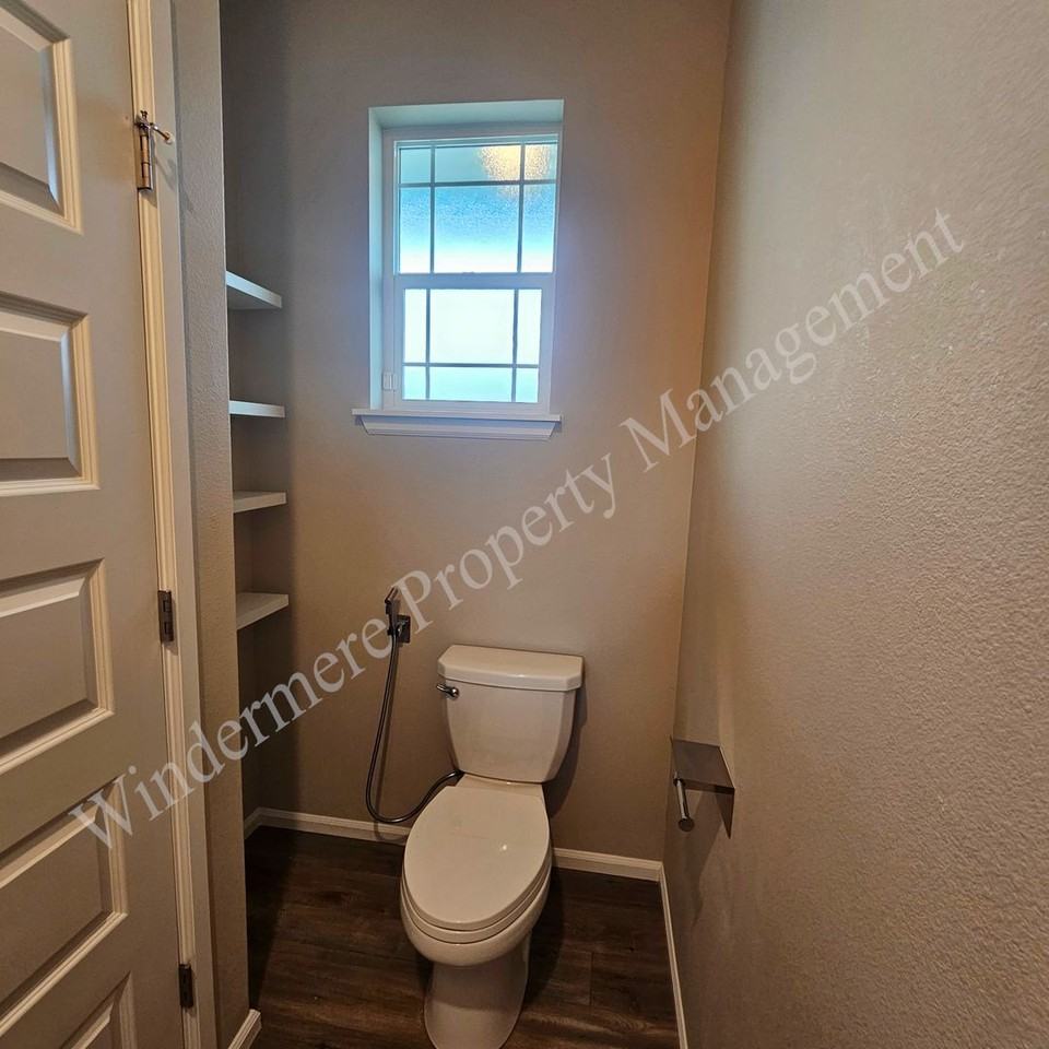 947 Baker Heights Loop - Photo 3 of 29