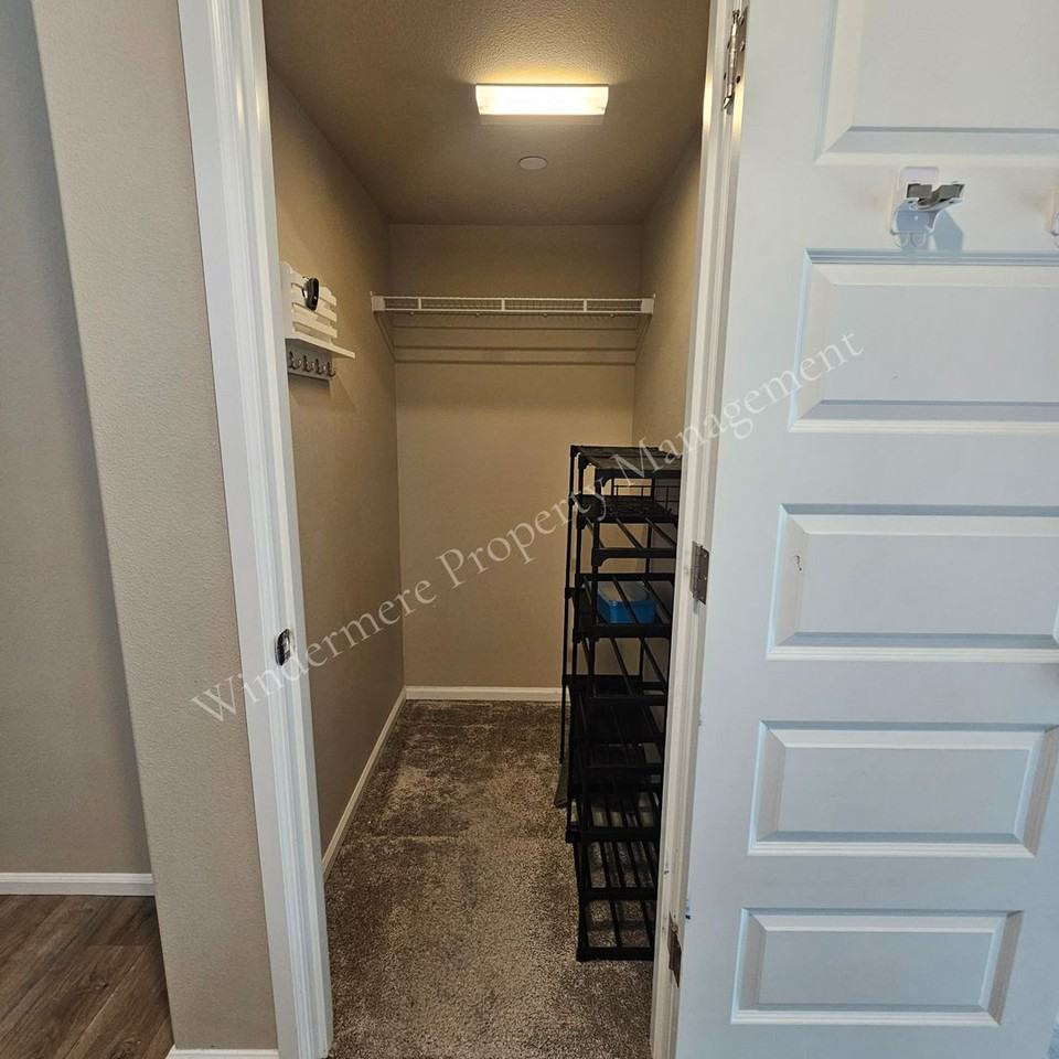 947 Baker Heights Loop - Photo 4 of 29