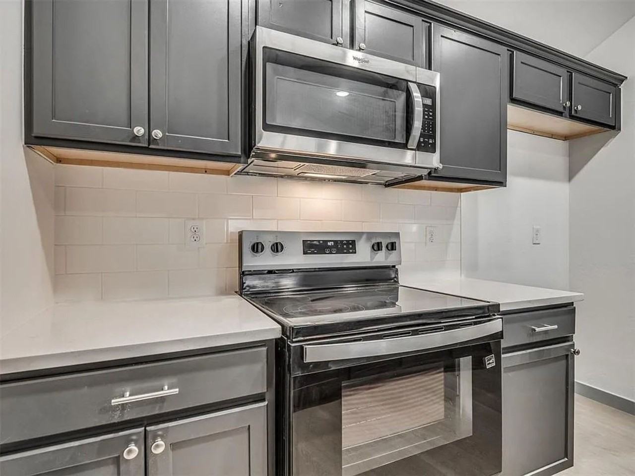 921 Nw 87th St - Photo 7 of 43