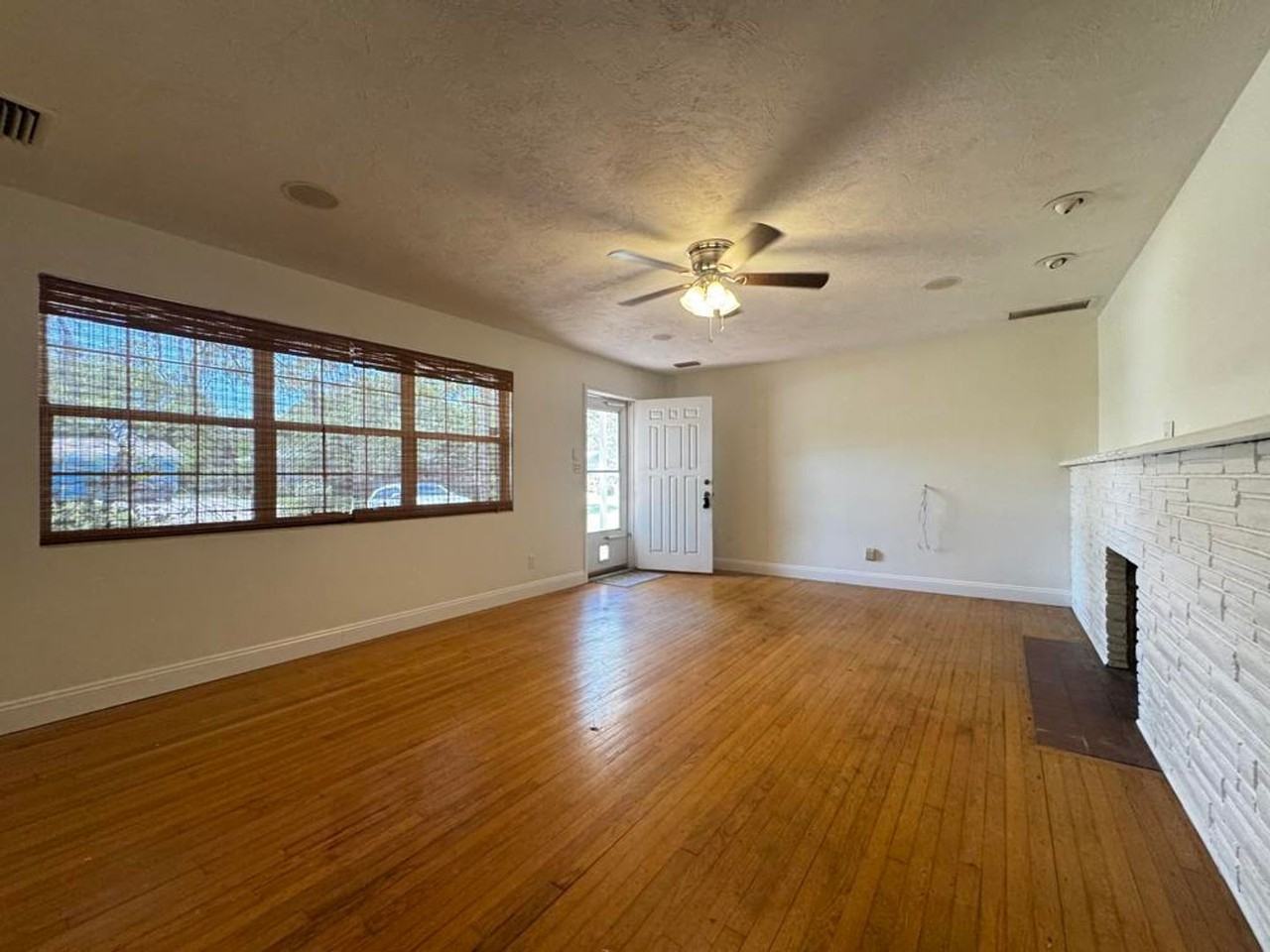 37 Pleasant Dr - Photo 4 of 22