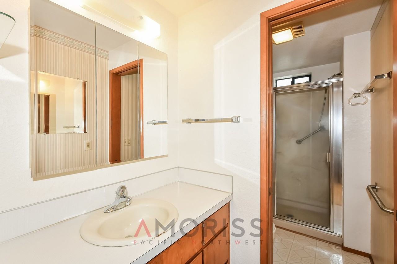 5040 Oakmont Pl Se - Photo 5 of 13