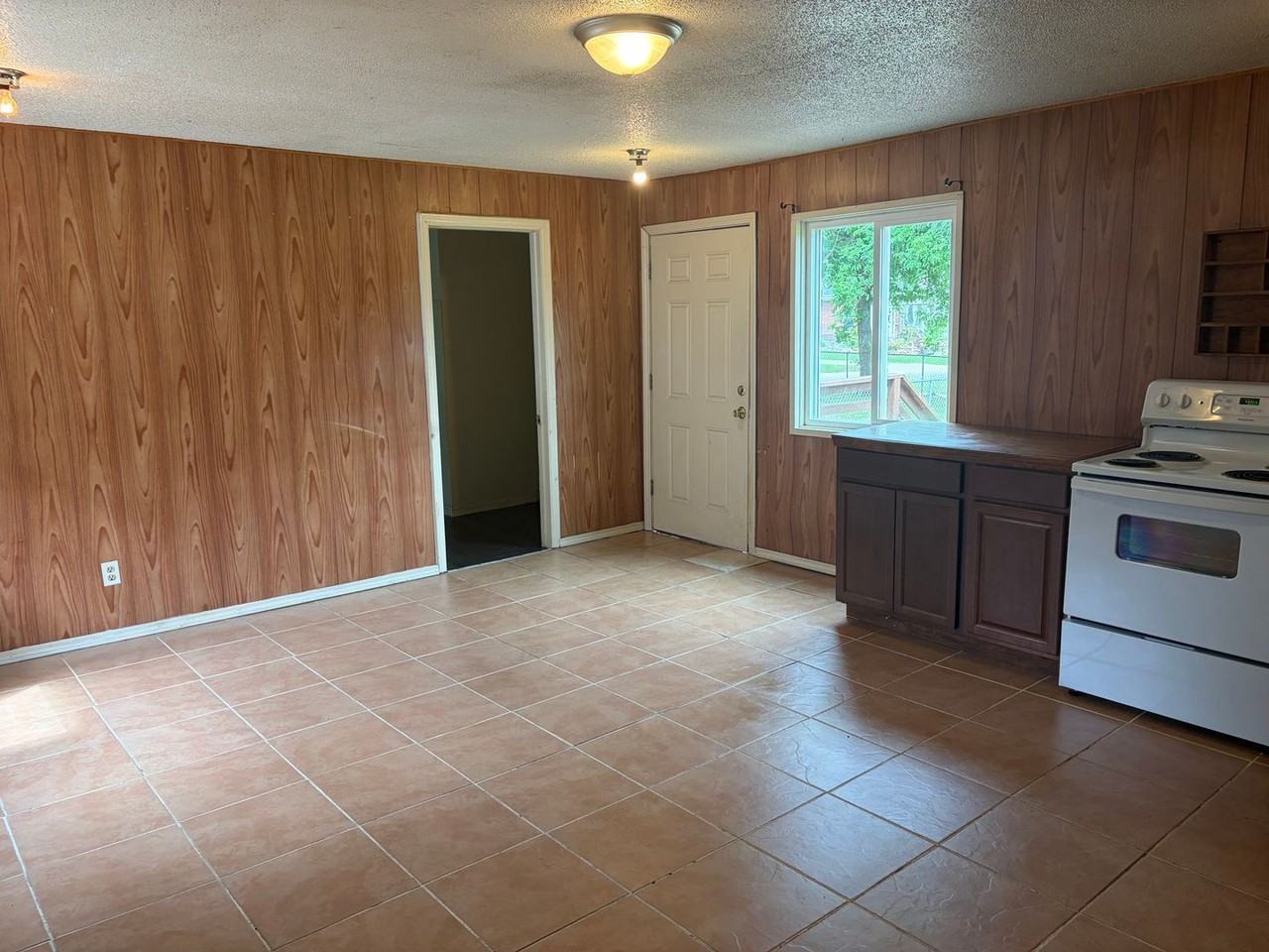 5220 Elm St - Photo 5 of 13