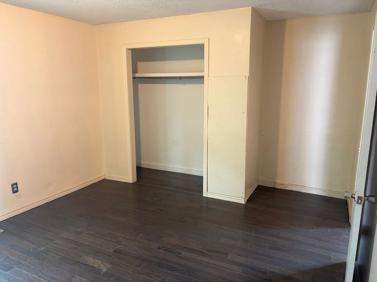 5220 Elm St - Photo 6 of 13