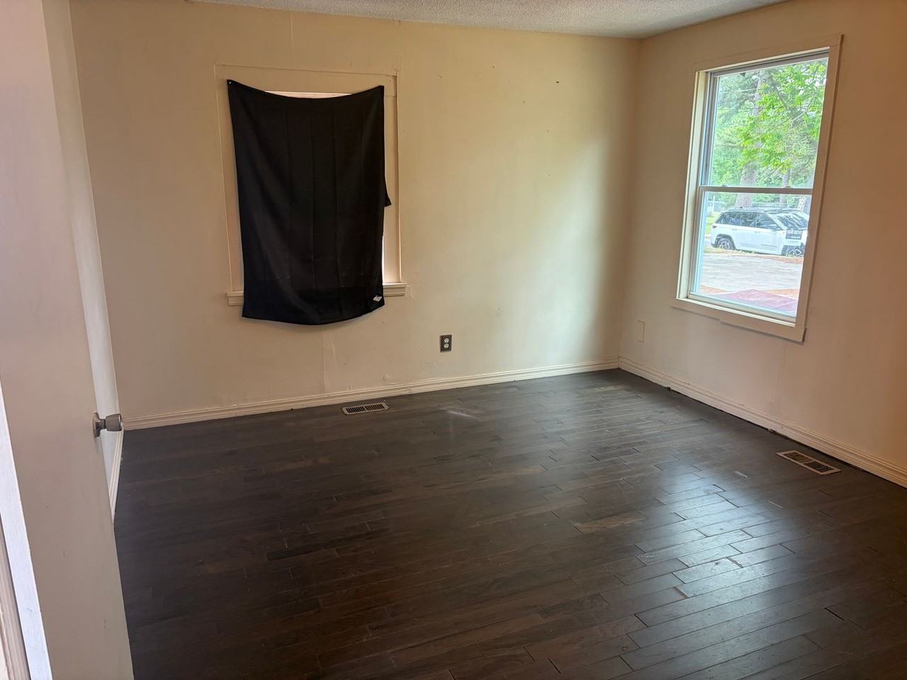 5220 Elm St - Photo 7 of 13