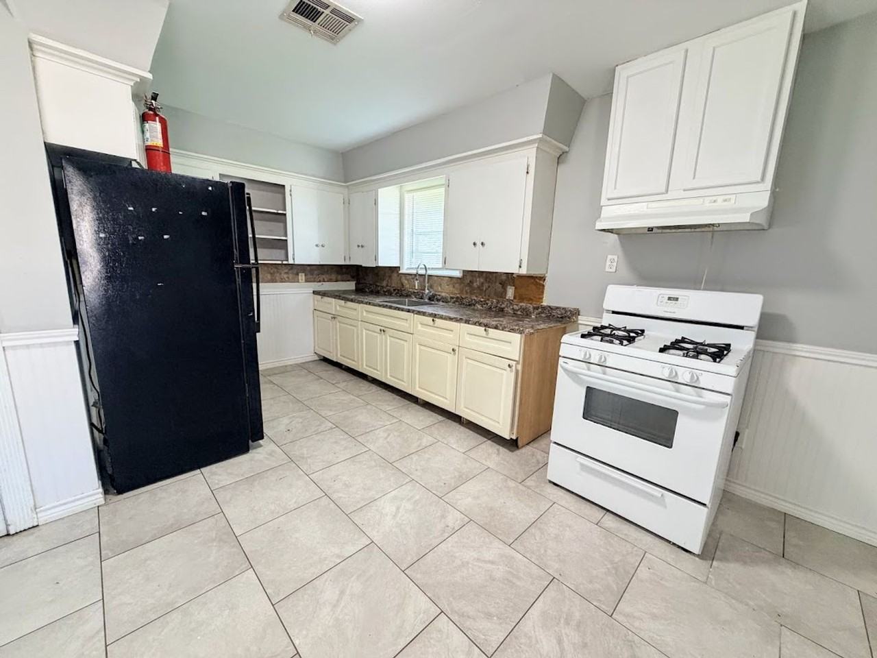 801 Sundale Dr - Photo 6 of 15