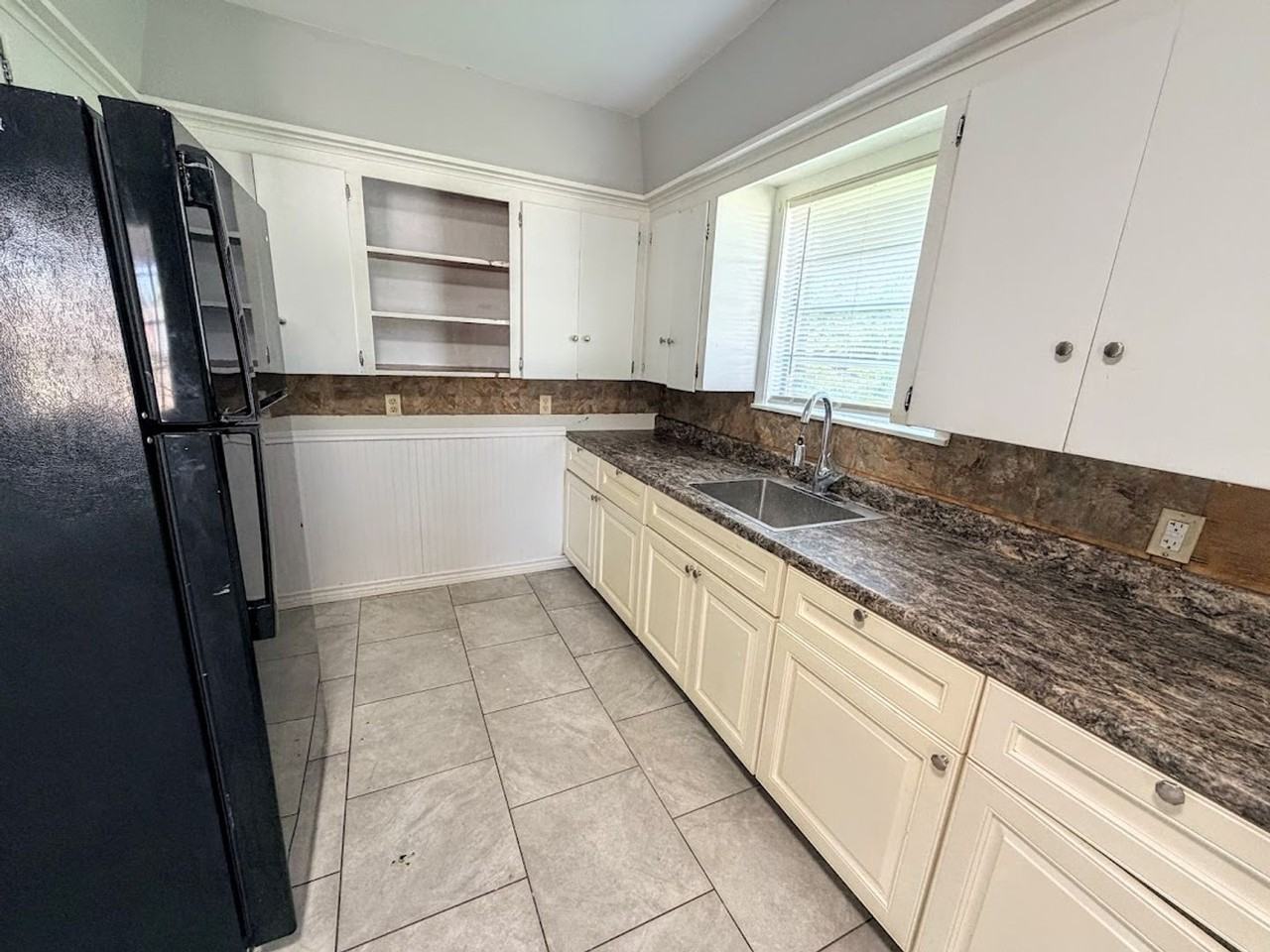 801 Sundale Dr - Photo 7 of 15
