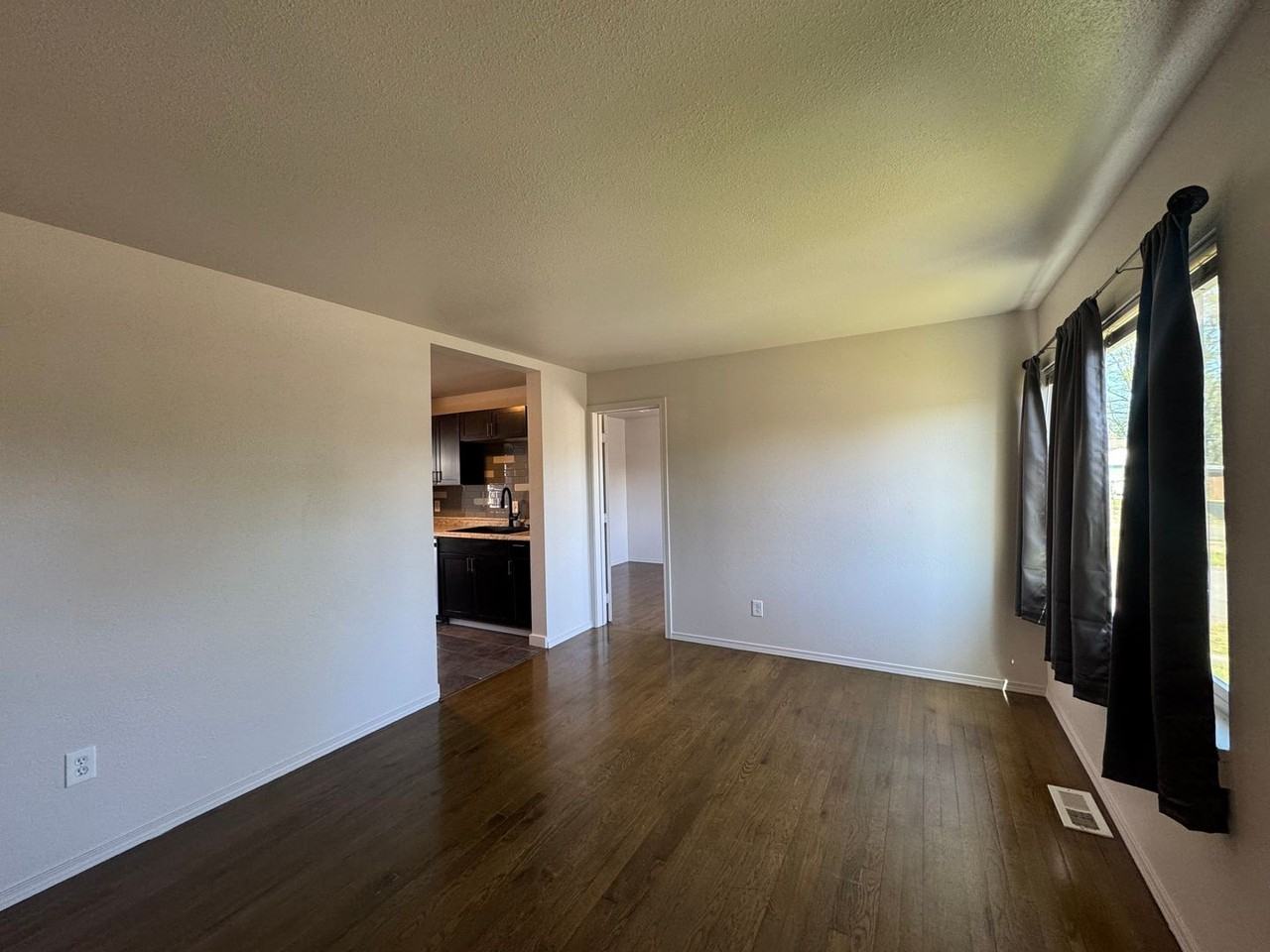 3562 E L St - Photo 3 of 23
