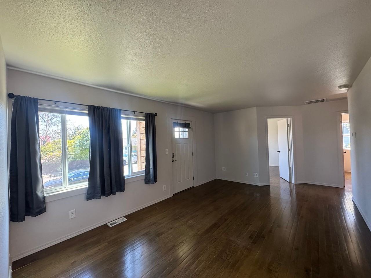 3562 E L St - Photo 4 of 23