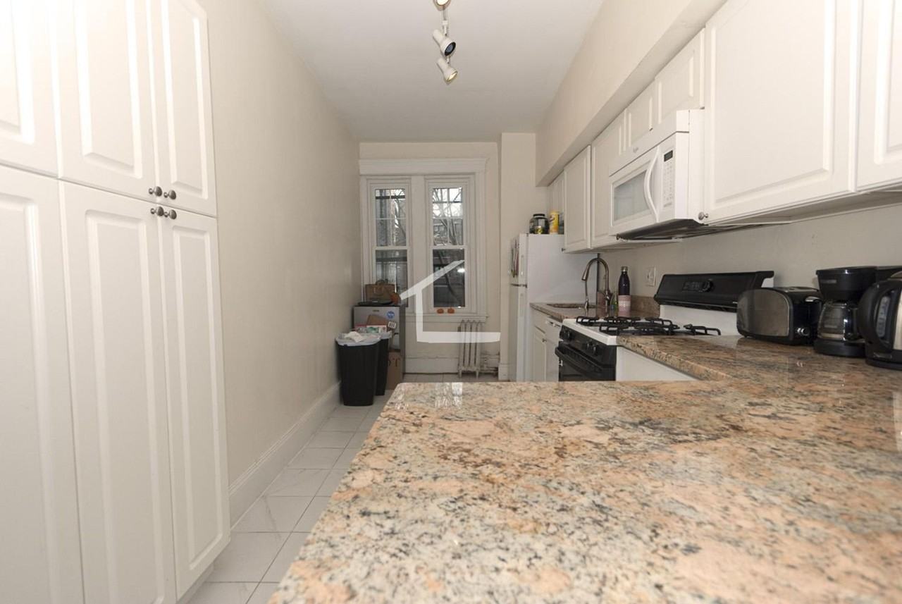 1868B Commonwealth Ave