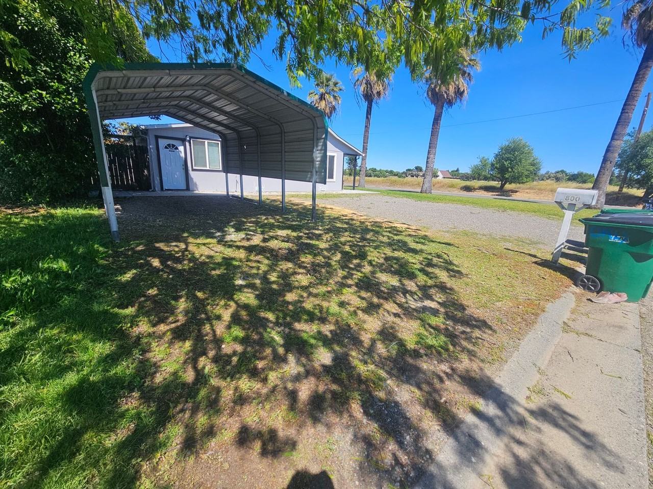 800 Butte St - Photo 5 of 34