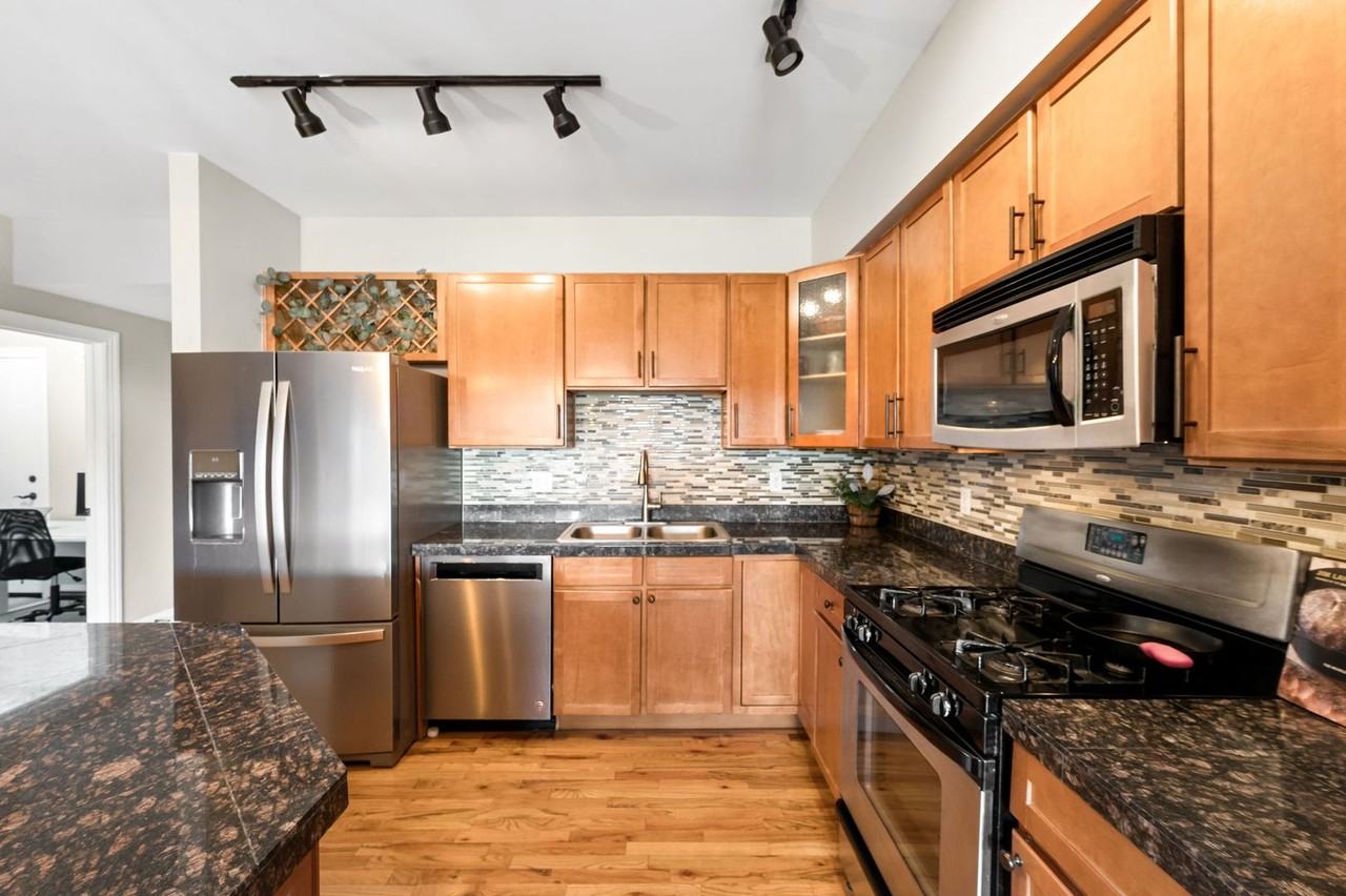 2195 Decatur St - Photo 4 of 20