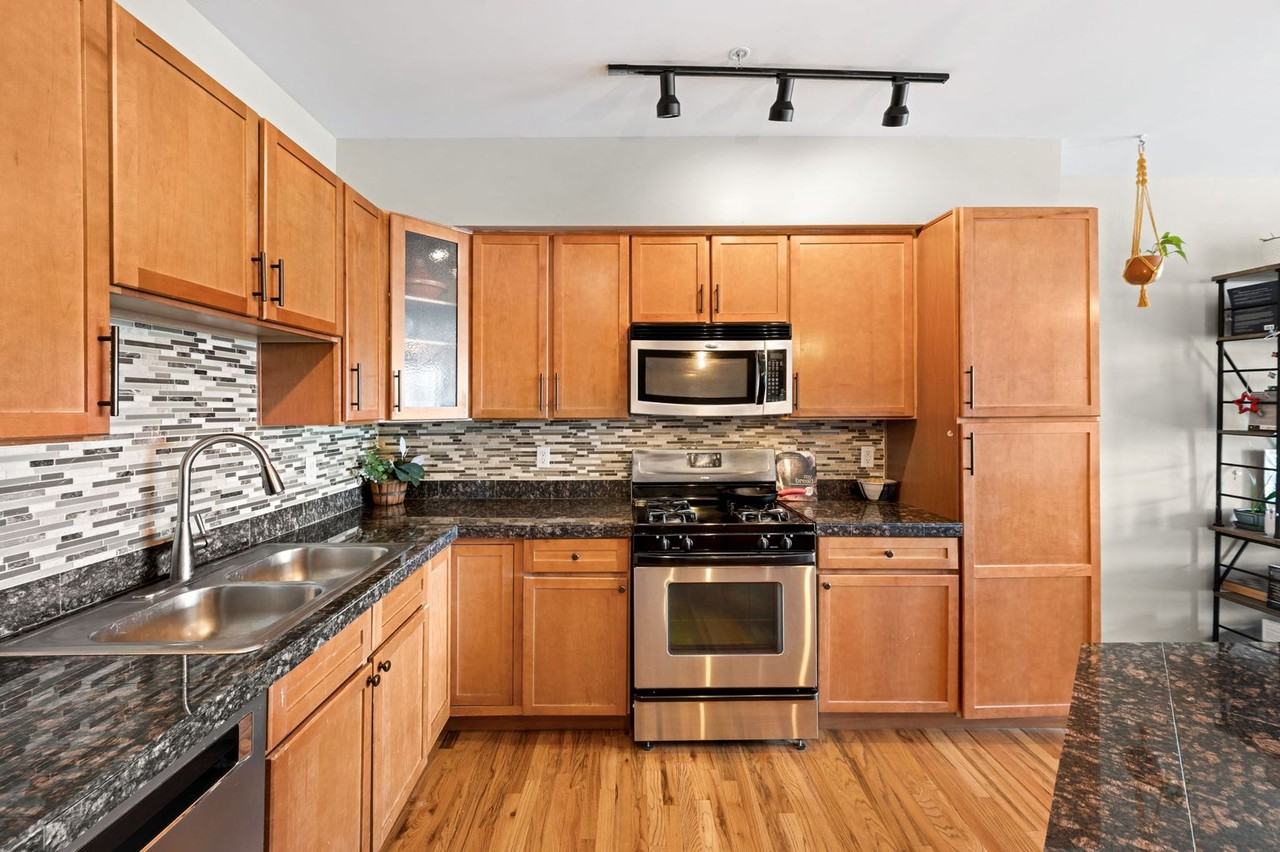 2195 Decatur St - Photo 5 of 20