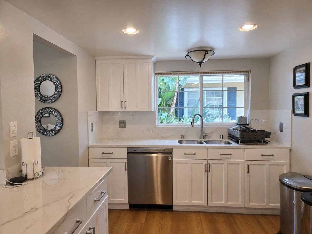 Comanche Ave. 5706 - Photo 3 of 3