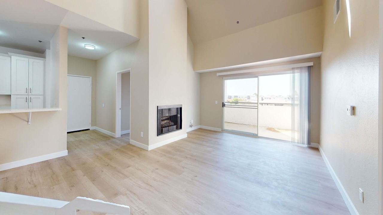 156 S Oak Knoll Ave #301