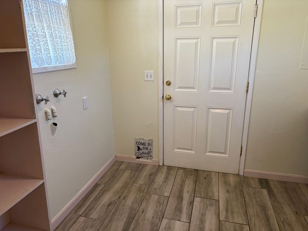 762 Roe Rd - Photo 3 of 10