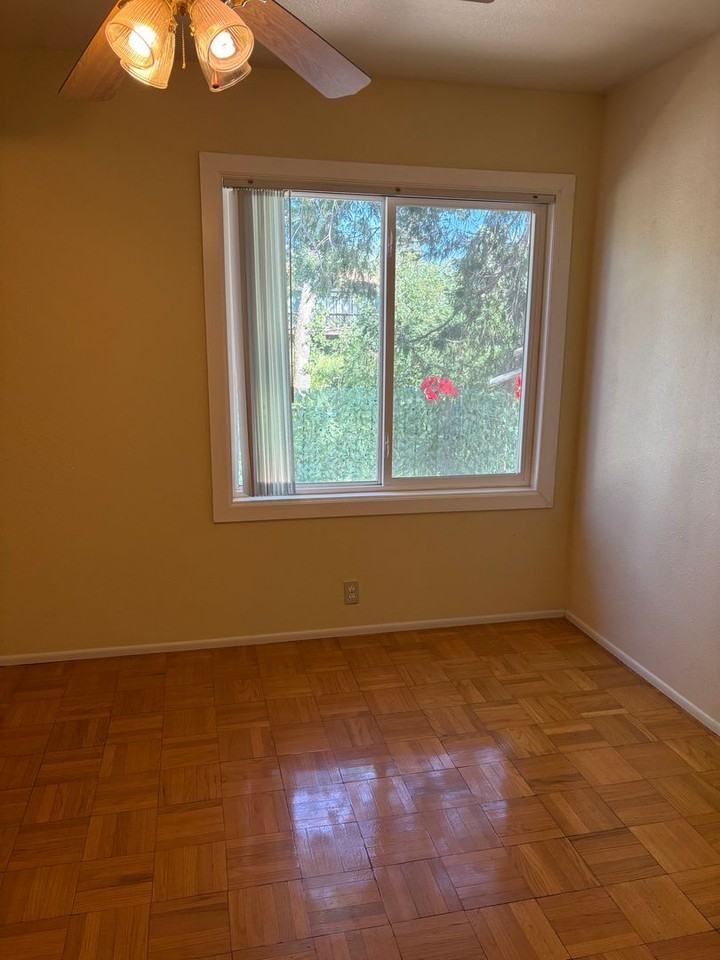 762 Roe Rd - Photo 4 of 10