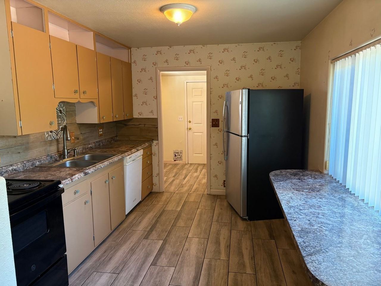 762 Roe Rd - Photo 5 of 10