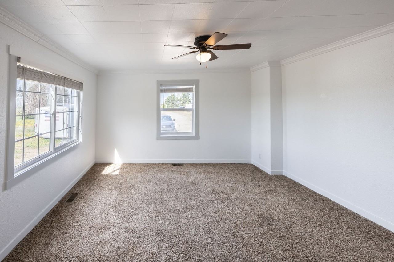192 N 2100 E - Photo 3 of 17