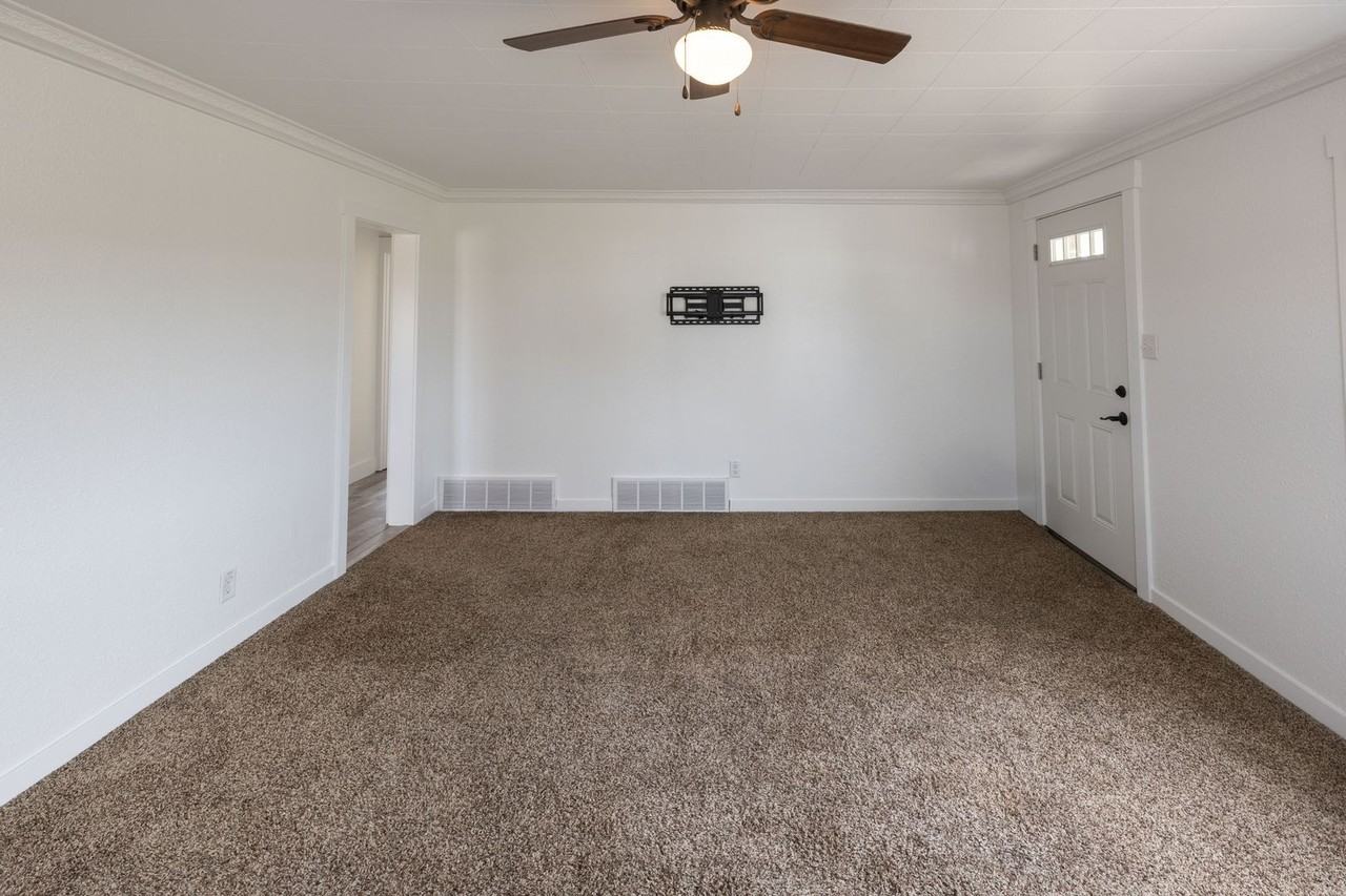 192 N 2100 E - Photo 4 of 17