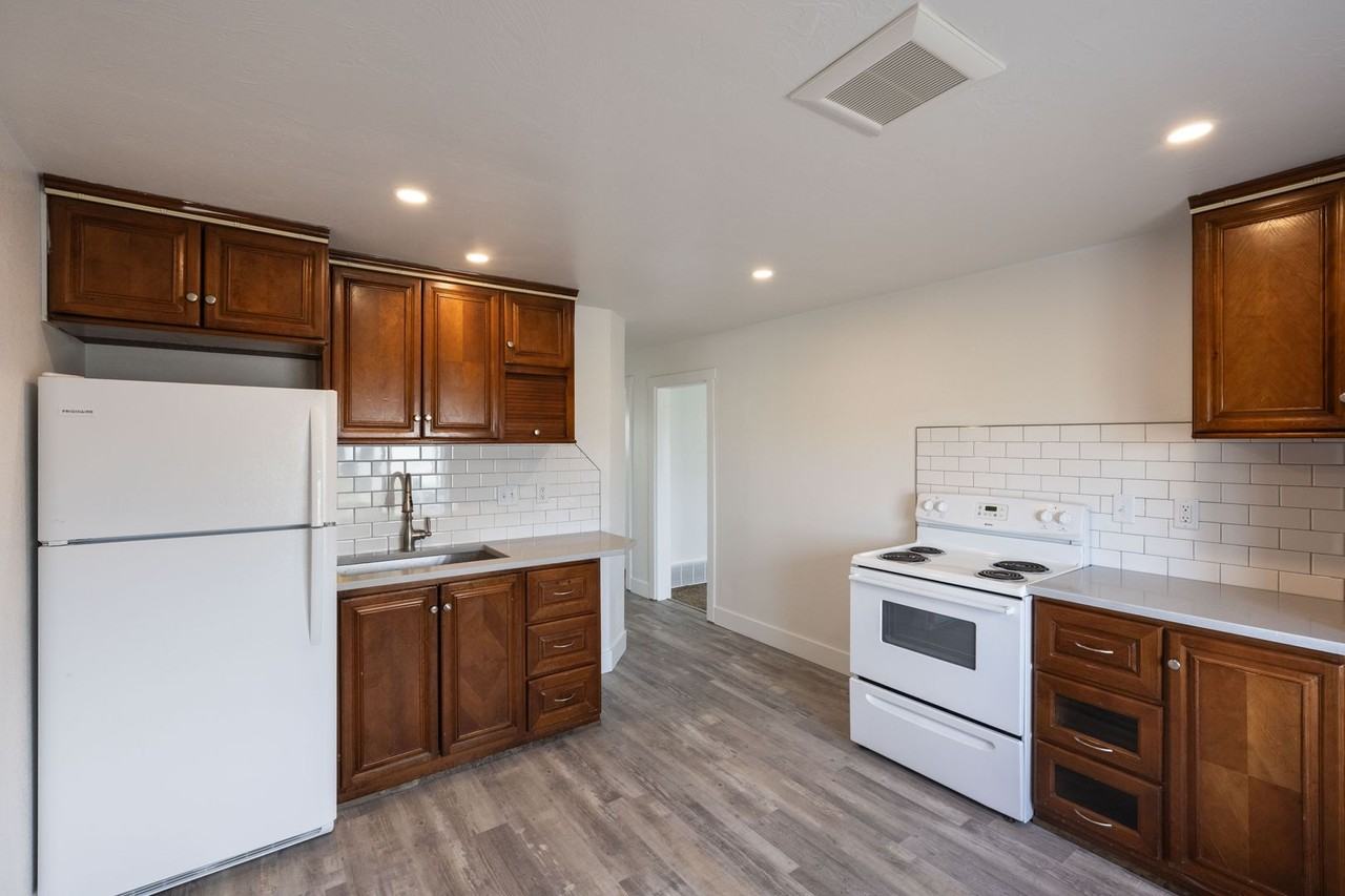 192 N 2100 E - Photo 5 of 17