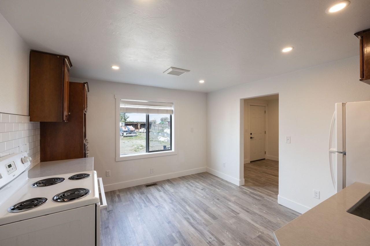 192 N 2100 E - Photo 6 of 17