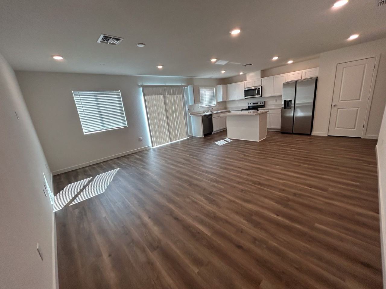 805 Congaree Ln - Photo 3 of 32
