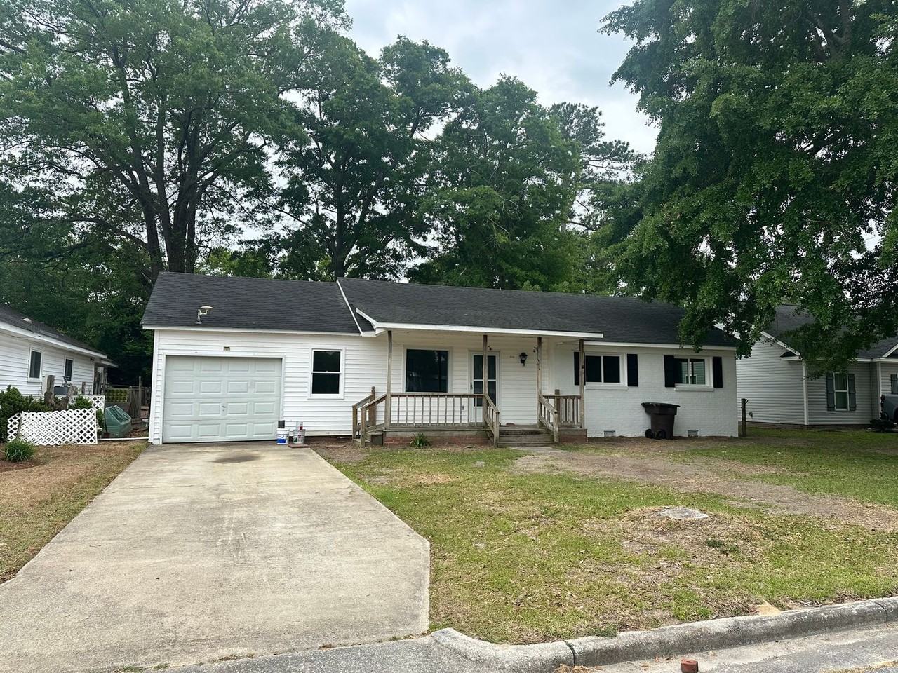 810 W Country Club Dr - Photo 2 of 29