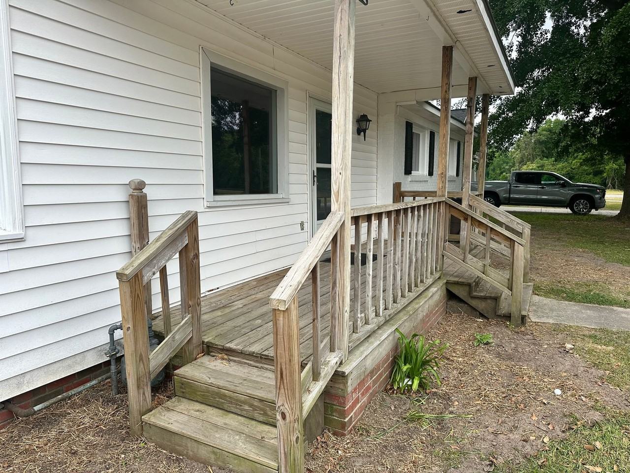 810 W Country Club Dr - Photo 3 of 29