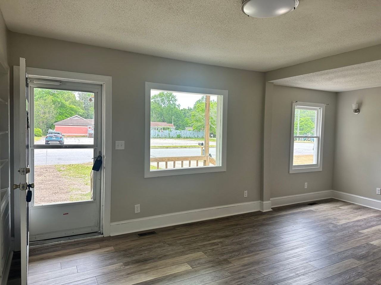 810 W Country Club Dr - Photo 4 of 29