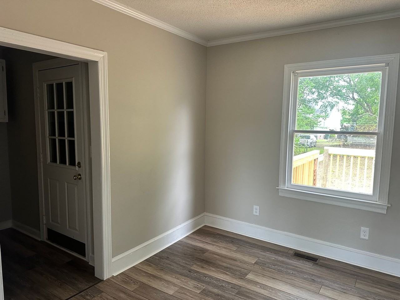 810 W Country Club Dr - Photo 5 of 29