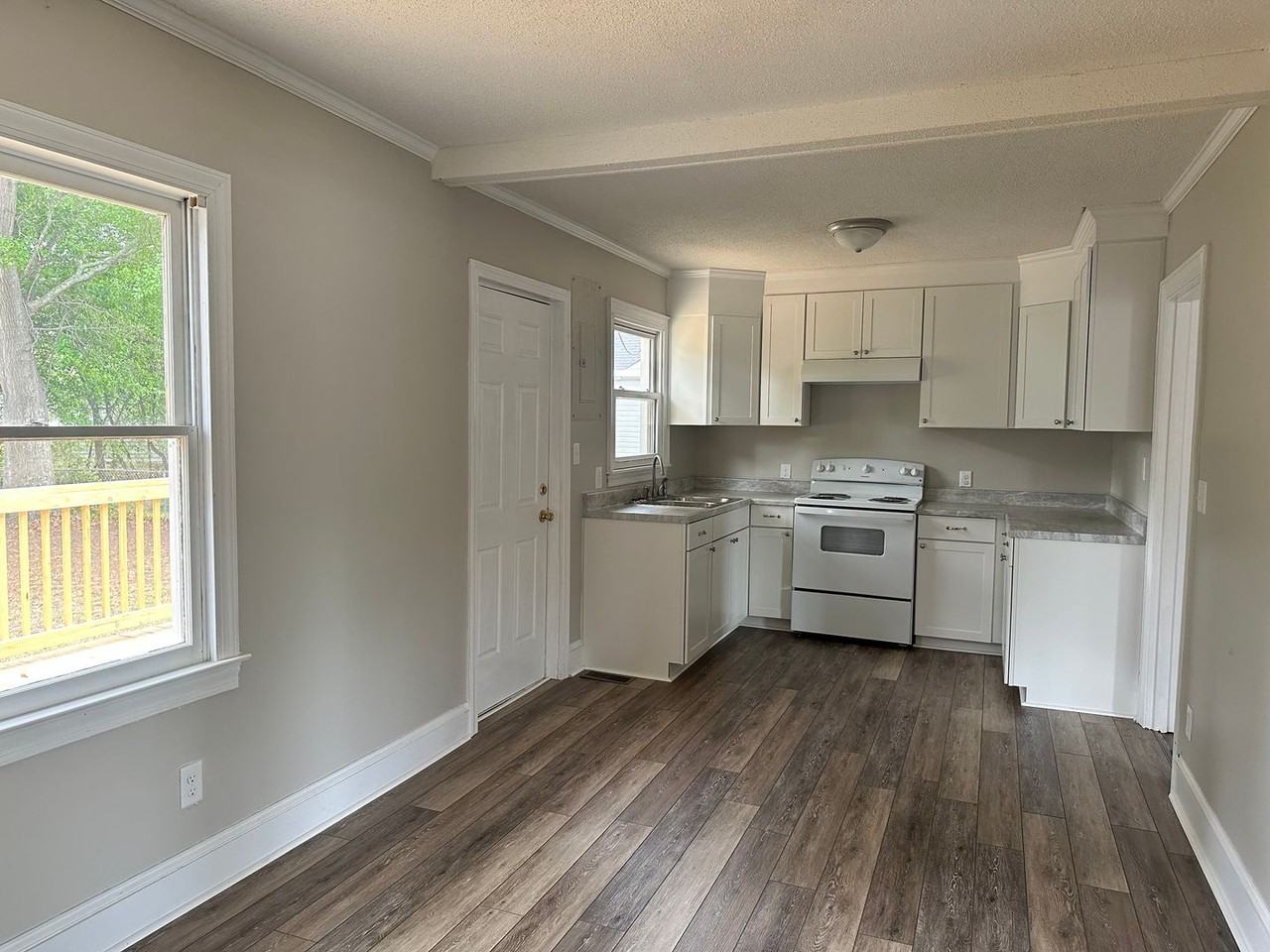 810 W Country Club Dr - Photo 6 of 29