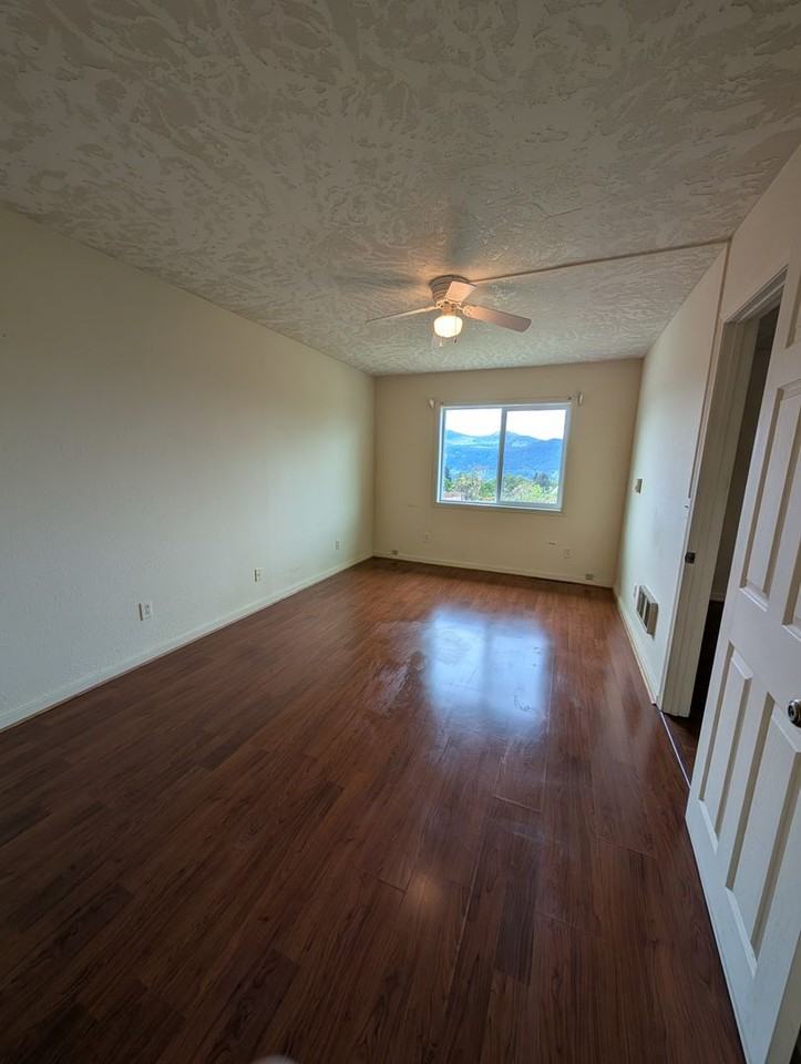 275 Ne Tohomish St - Photo 6 of 7