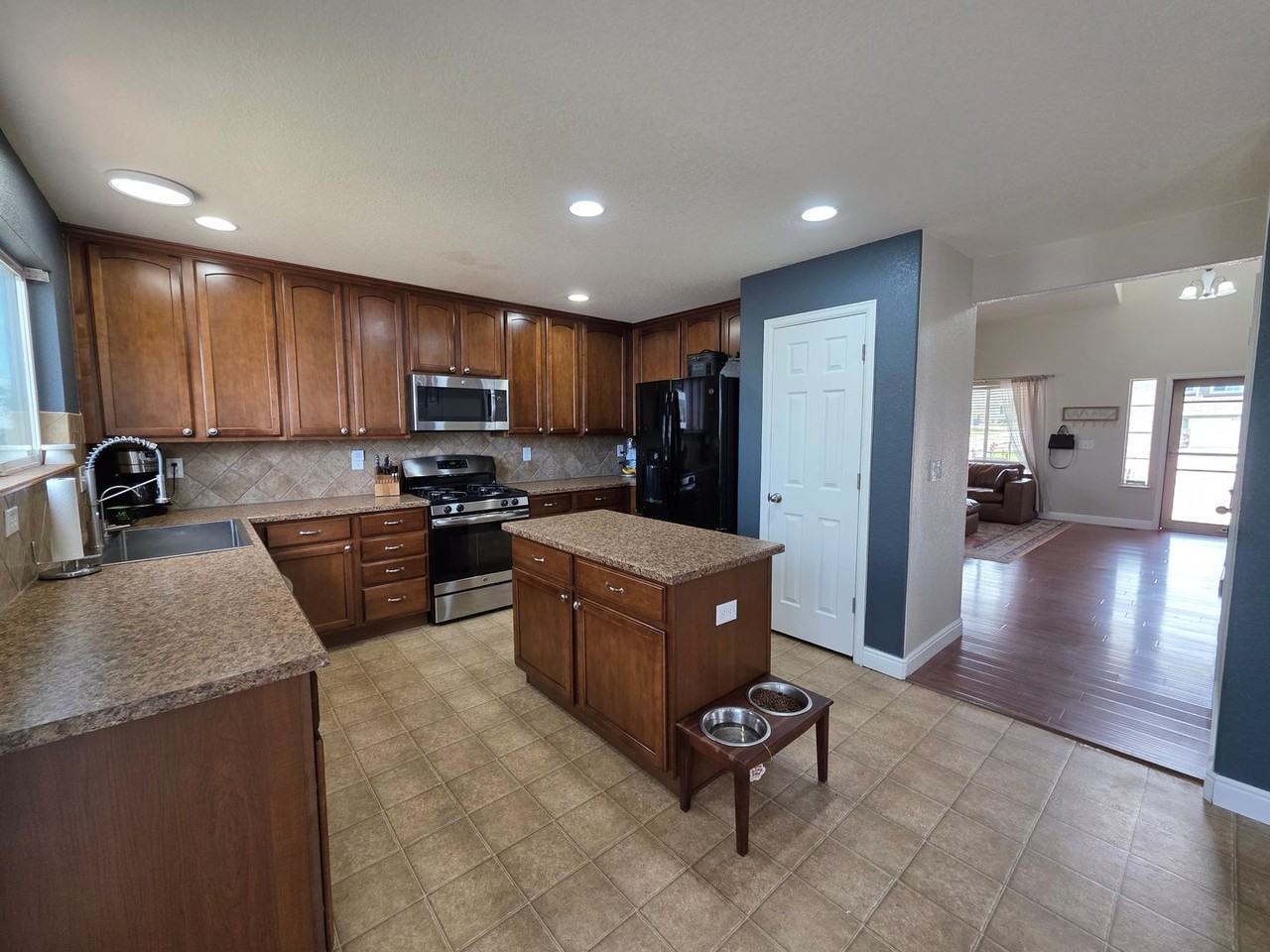 8807 Silver Glen Dr - Photo 4 of 23