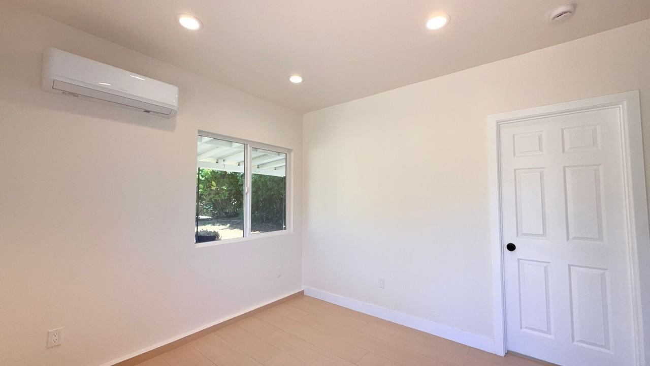 640 Invergarry St - Photo 4 of 11