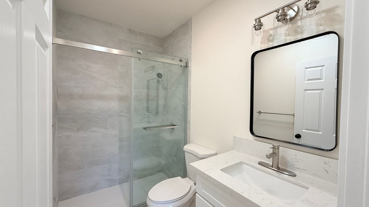 640 Invergarry St - Photo 5 of 11