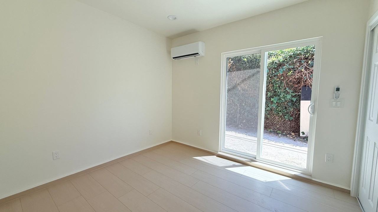 640 Invergarry St - Photo 7 of 11