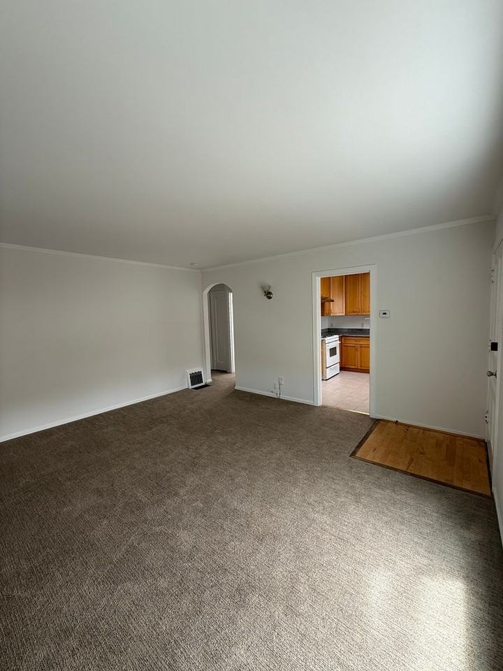 1910 32nd Ave - Photo 4 of 50