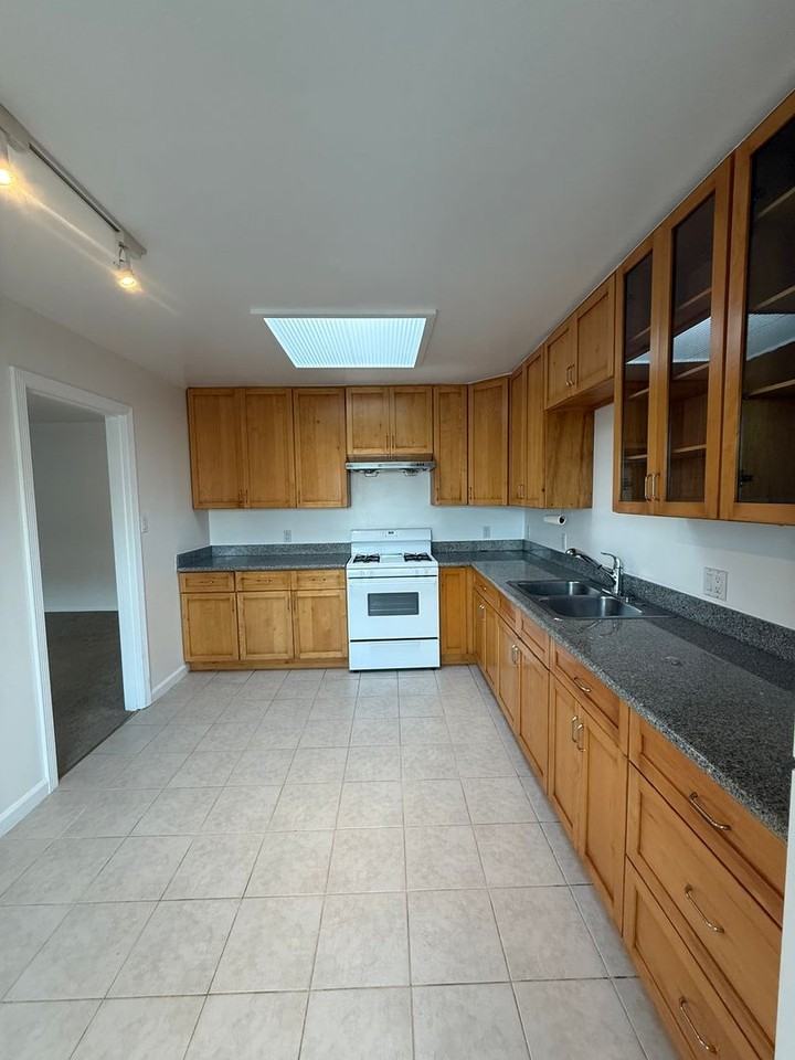 1910 32nd Ave - Photo 6 of 50