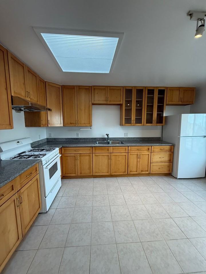 1910 32nd Ave - Photo 7 of 50