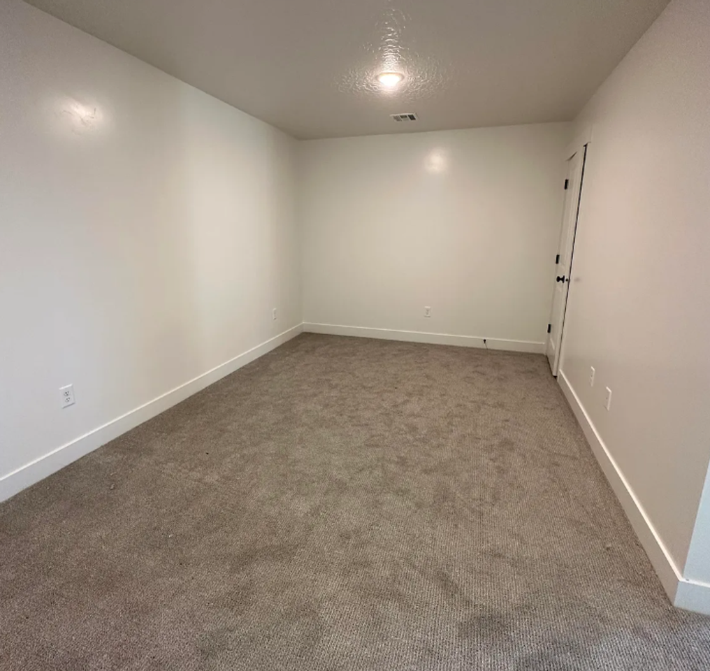 2296 E Alexander Ln - Photo 4 of 13
