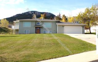 featured image of 717 Joslyn St