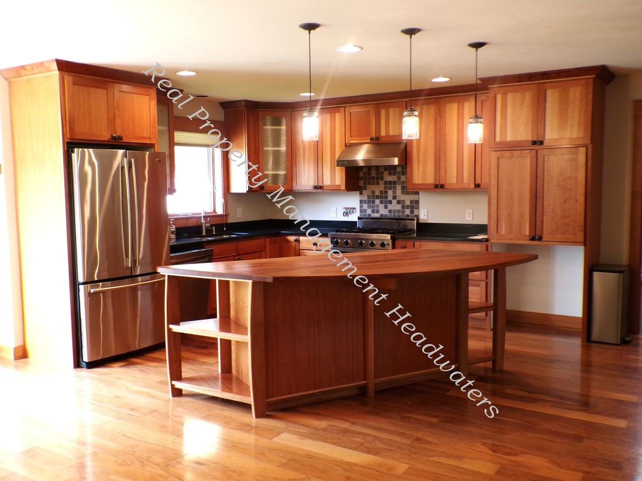 717 Joslyn St - Photo 2 of 38