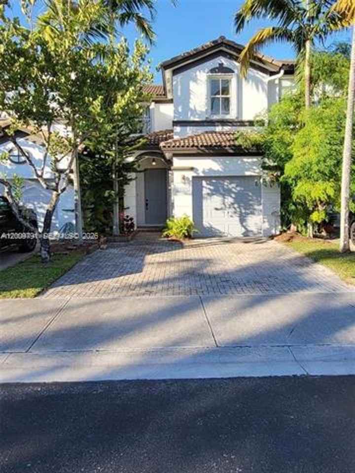 11425 11425 NW 76th Ter th 0 - Photo 3 of 18