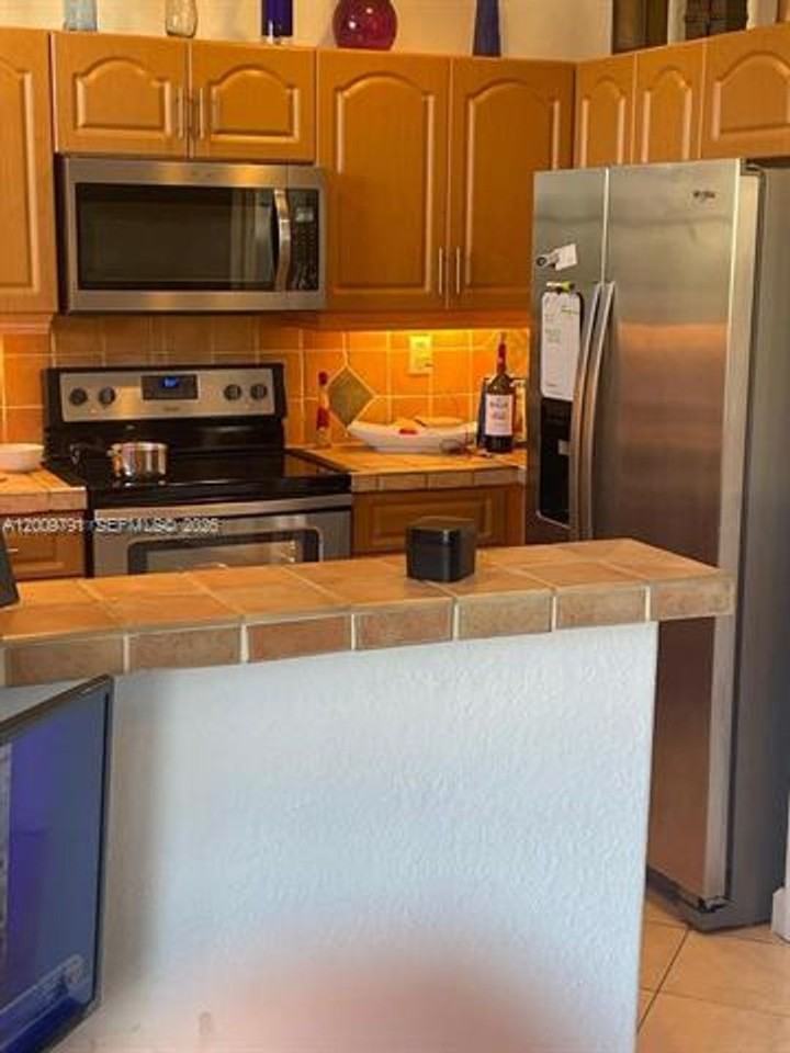 11425 11425 NW 76th Ter th 0 - Photo 6 of 18