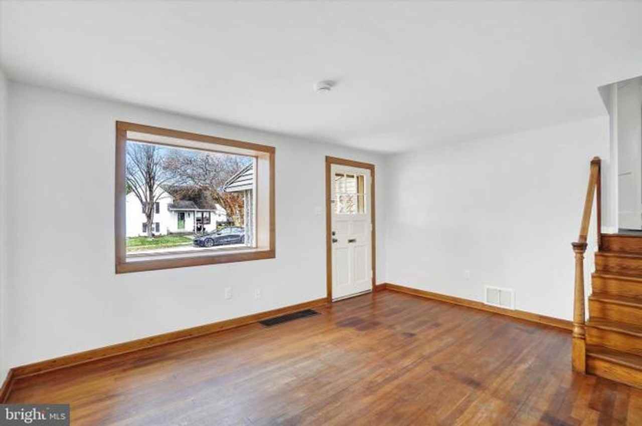 720 Elm Ter - Photo 4 of 42