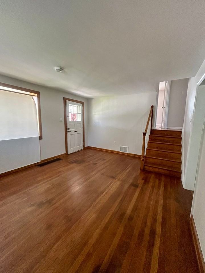 720 Elm Ter - Photo 6 of 42